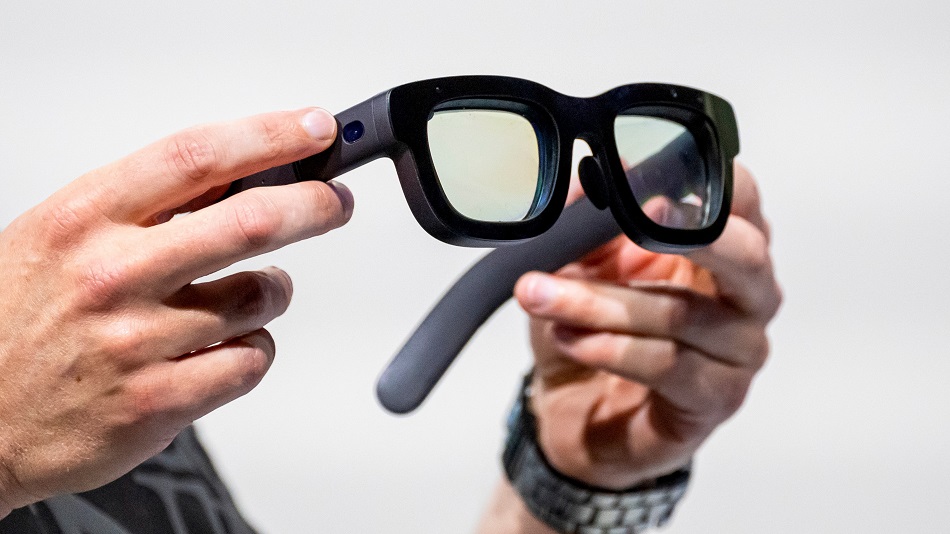 Meta to Launch Smart Glasses with Oakley and Prada, Expanding Luxottica Partnership