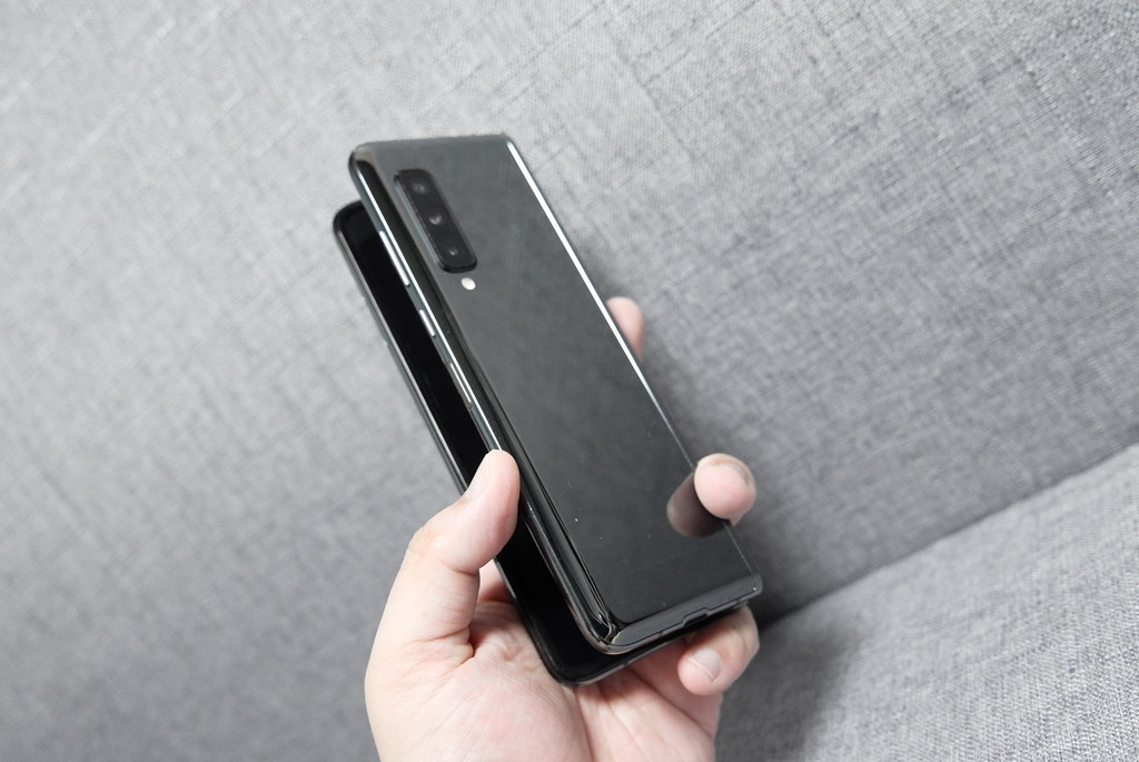 Samsung Seeks to Close Gap with Chinese Rivals in Thin Foldable Phones as Apple Prepares to Enter Market