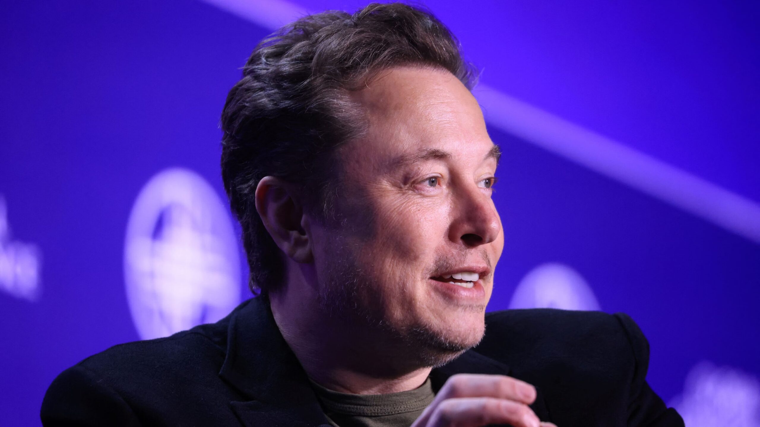Elon Musk Stays Committed to Spaceship Projects