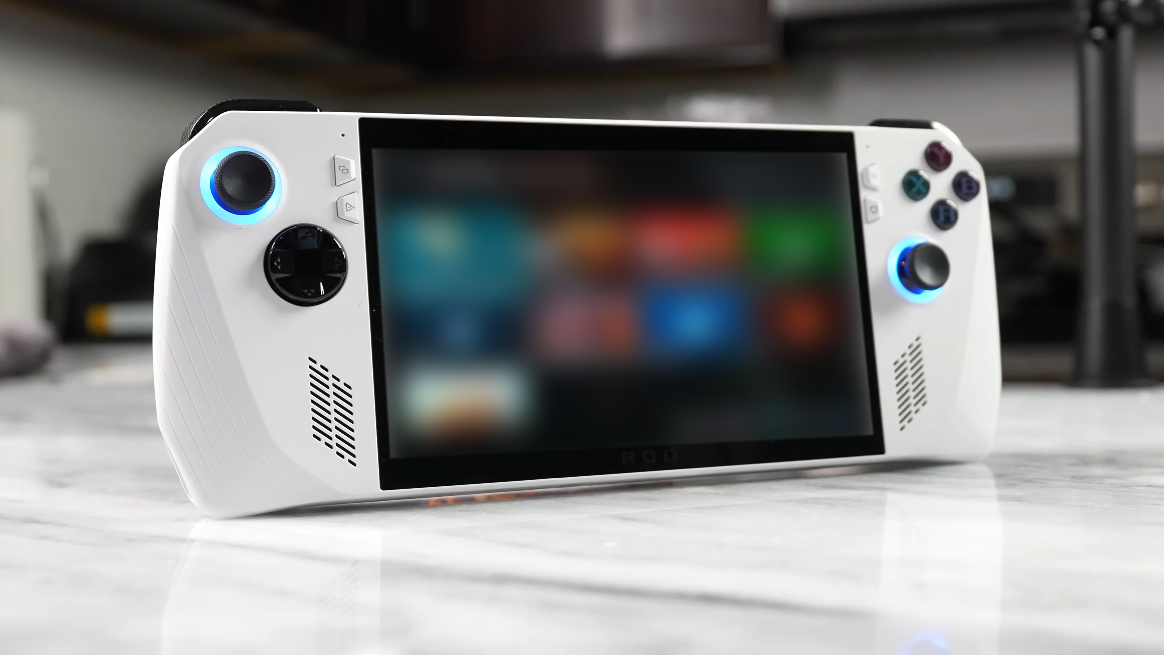 Microsoft Prioritizes Windows 11 Over Xbox Handheld for Now