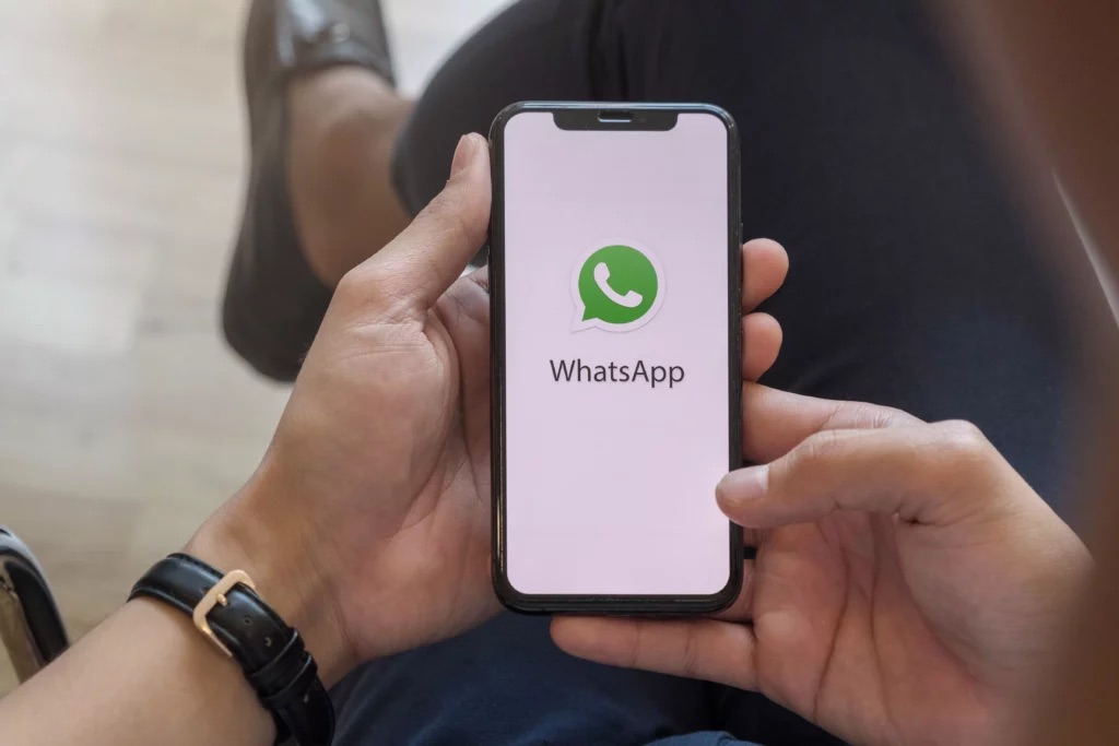 WhatsApp tells BBC it supports Apple in UK user data legal dispute