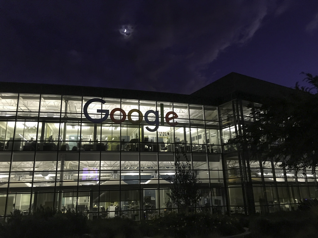 Chrome for iOS Simplifies Switching Between Work and Personal Google Accounts
