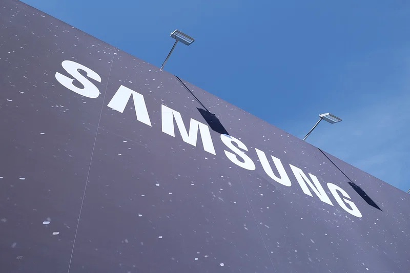 Samsung Explores New Wearable Designs Including Earrings and Necklaces