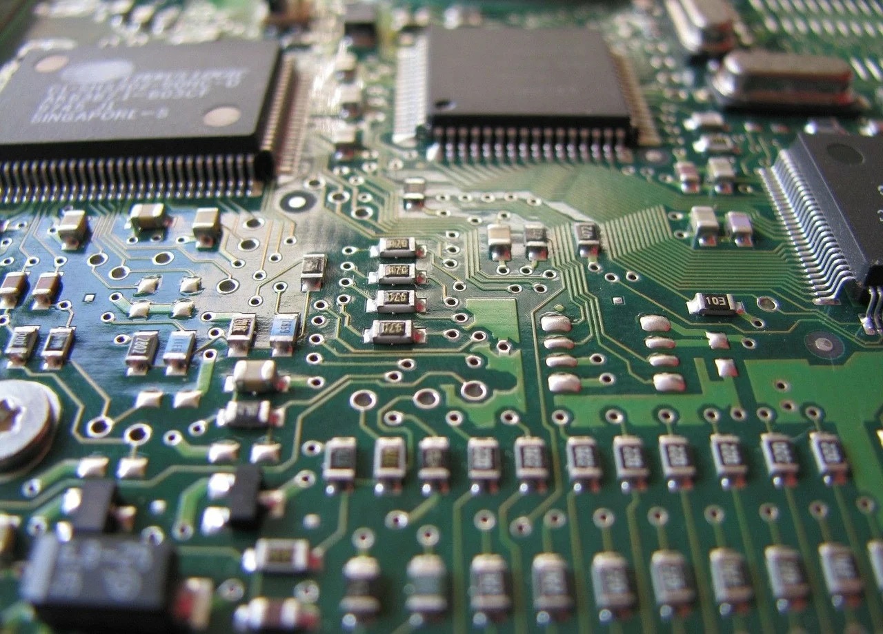 U.S. Eases Chip Software Restrictions on China Signaling Trade Truce