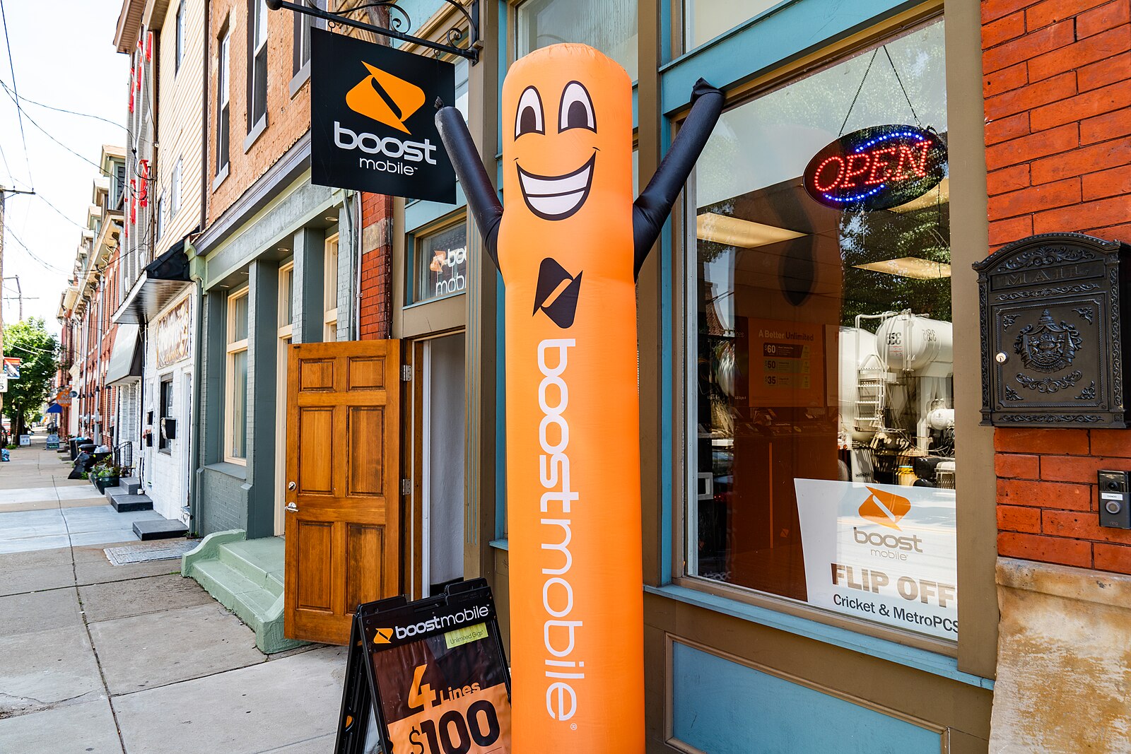 Boost Mobile Offloads Spectrum to AT&T, Drops Bid to Be Fourth Carrier