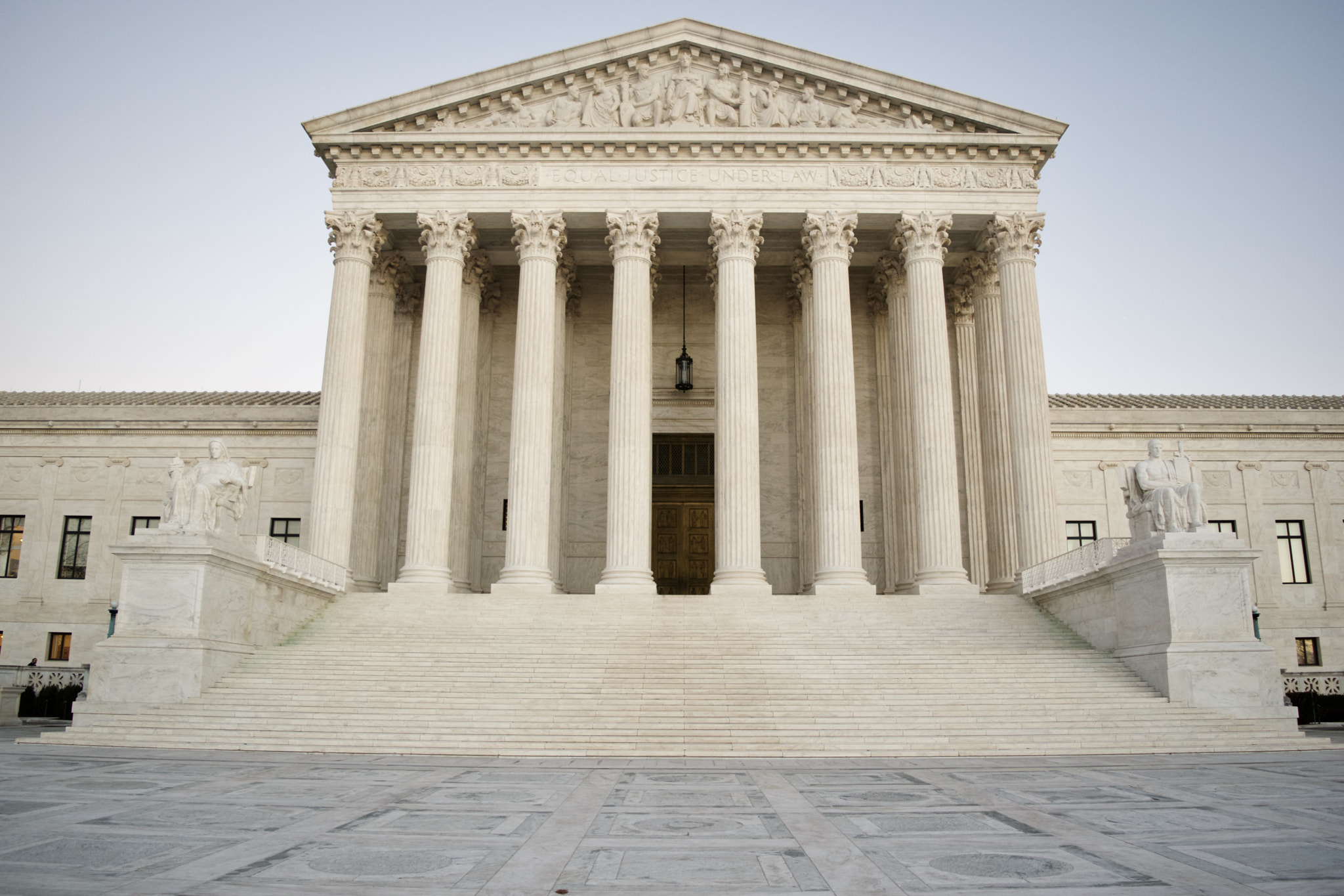 Trump Urges Supreme Court to Halt Billions in Foreign Aid