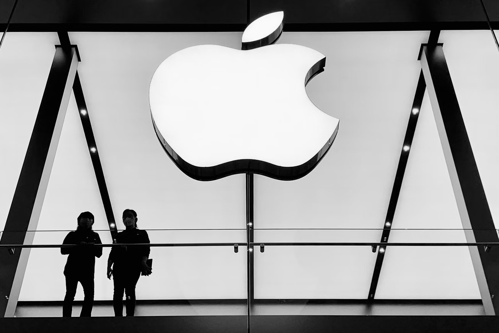 UK Retreats in Apple Privacy Dispute, U.S. Says