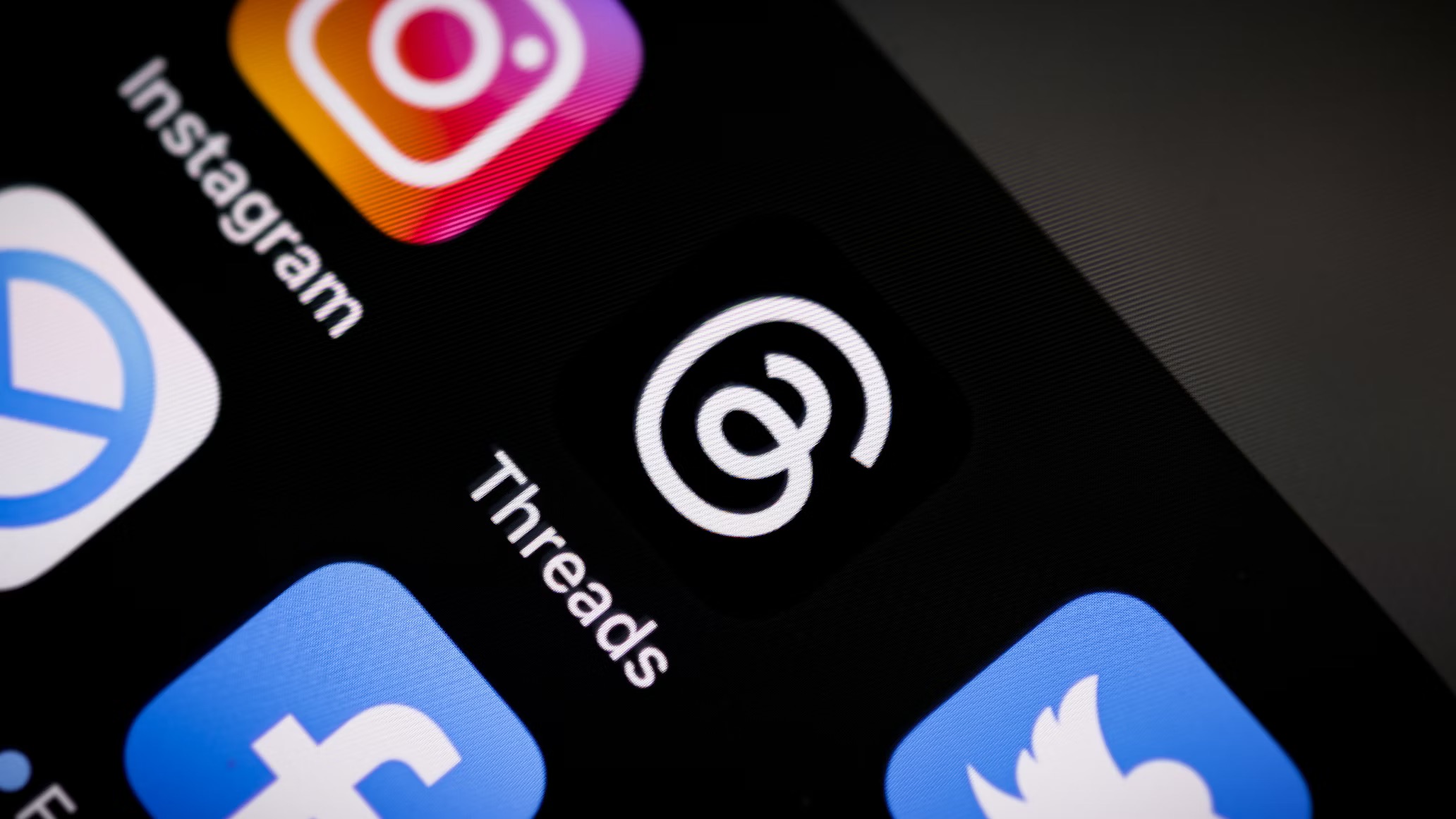 Threads Hits 400 Million Monthly Active Users Amid Growing Popularity