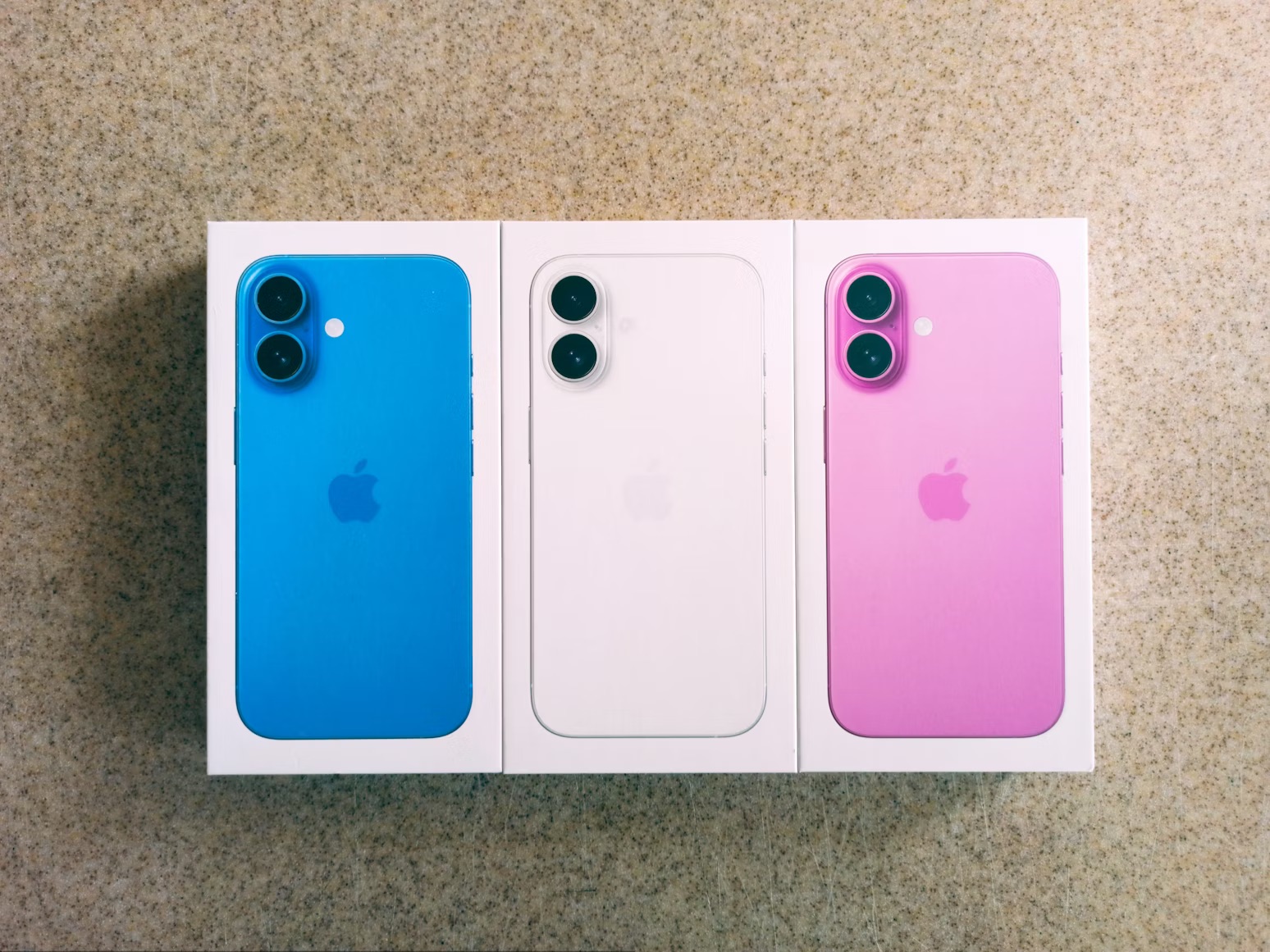 Apple Boosts iPhone Output in India Amid U.S. Concerns Over Russia