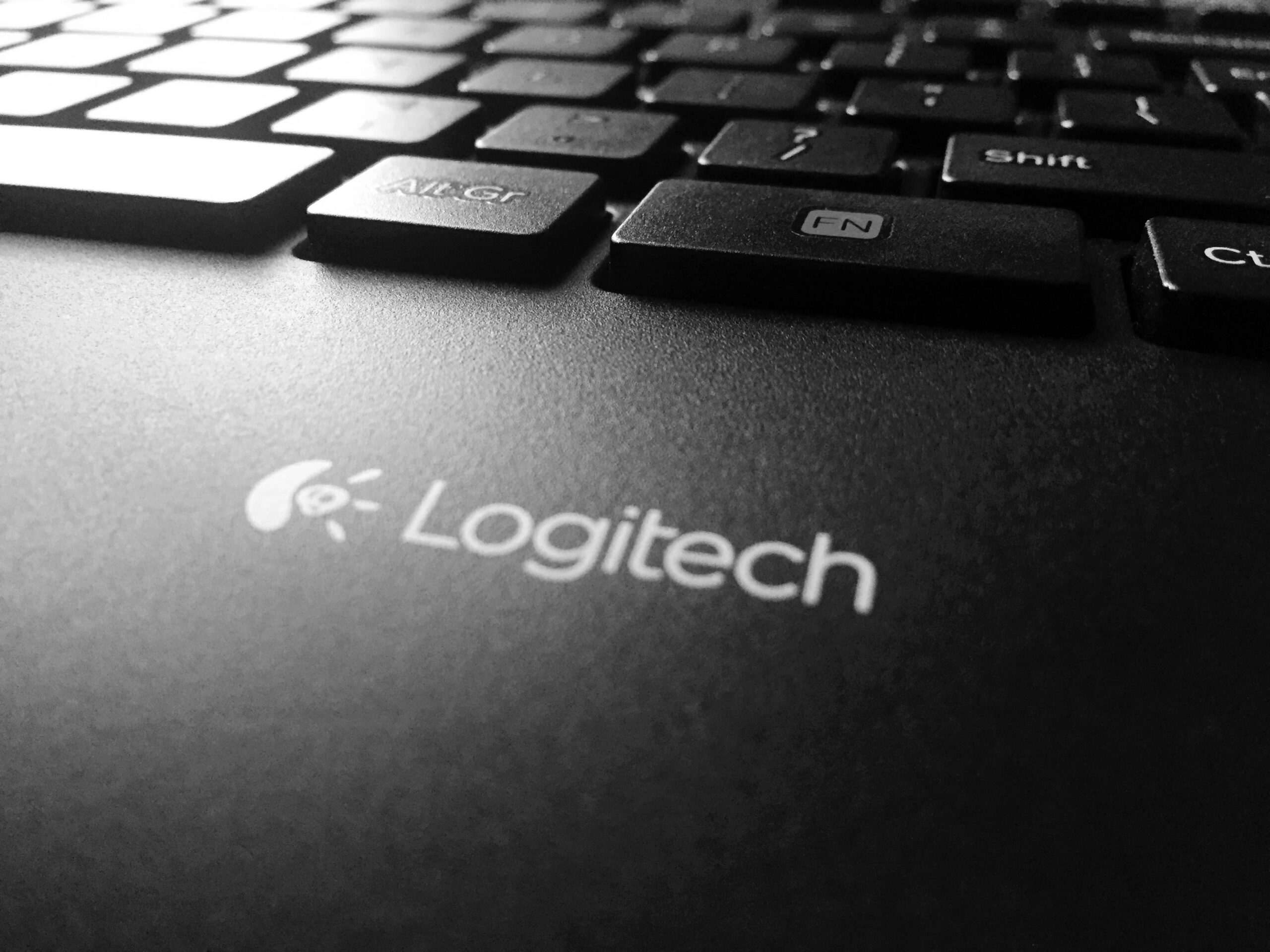 Logitech’s G Pro X2 Superstrike Mouse Is Made to Give You Esports-Like Skills