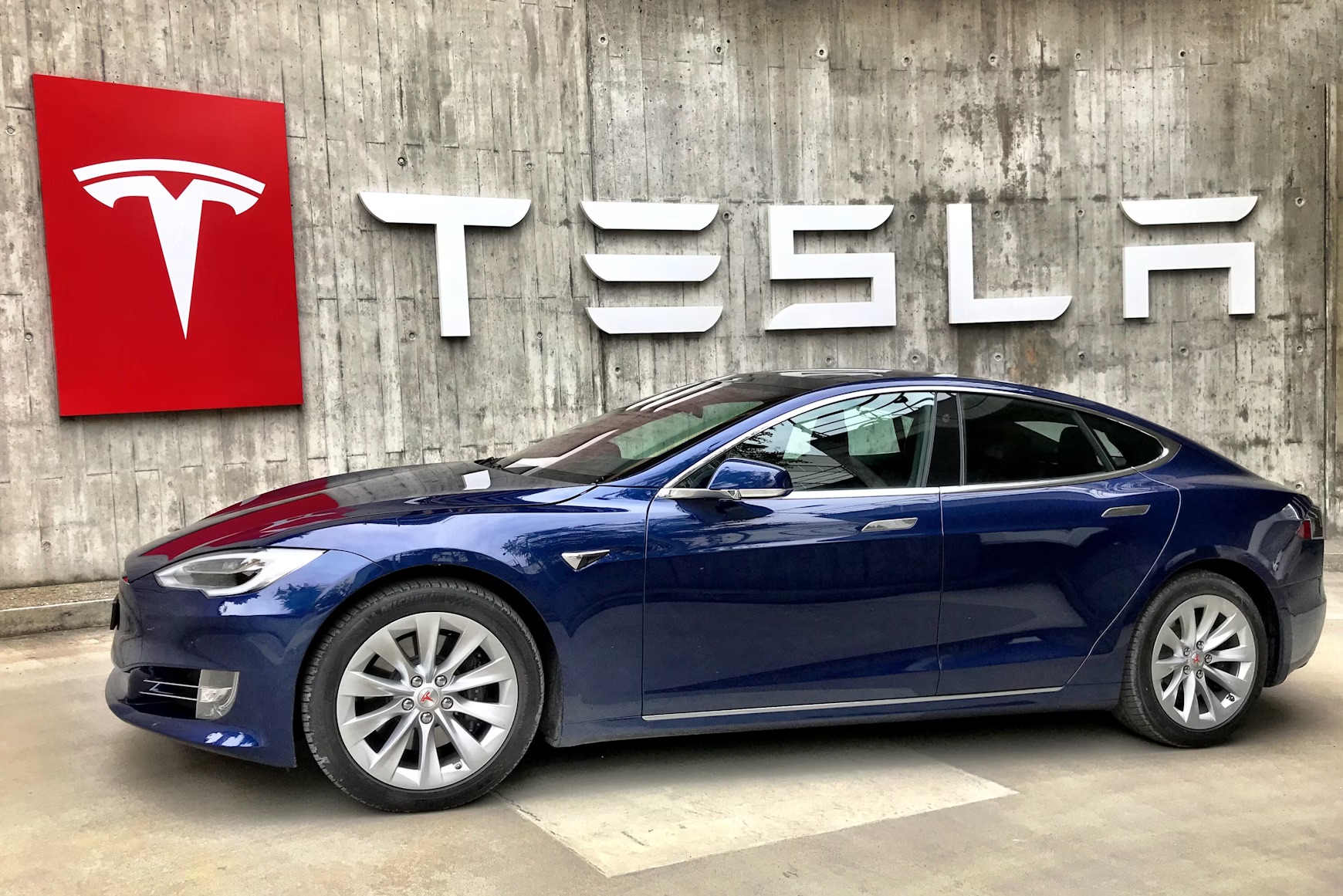 Tesla is Redesigning its Door Handles Following Safety Probe, Bloomberg Investigation