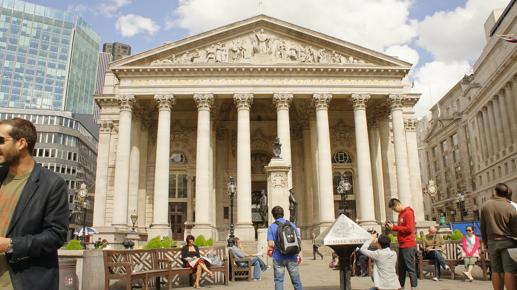 Bank of England Warns AI Bubble Burst Could Trigger Market Crash