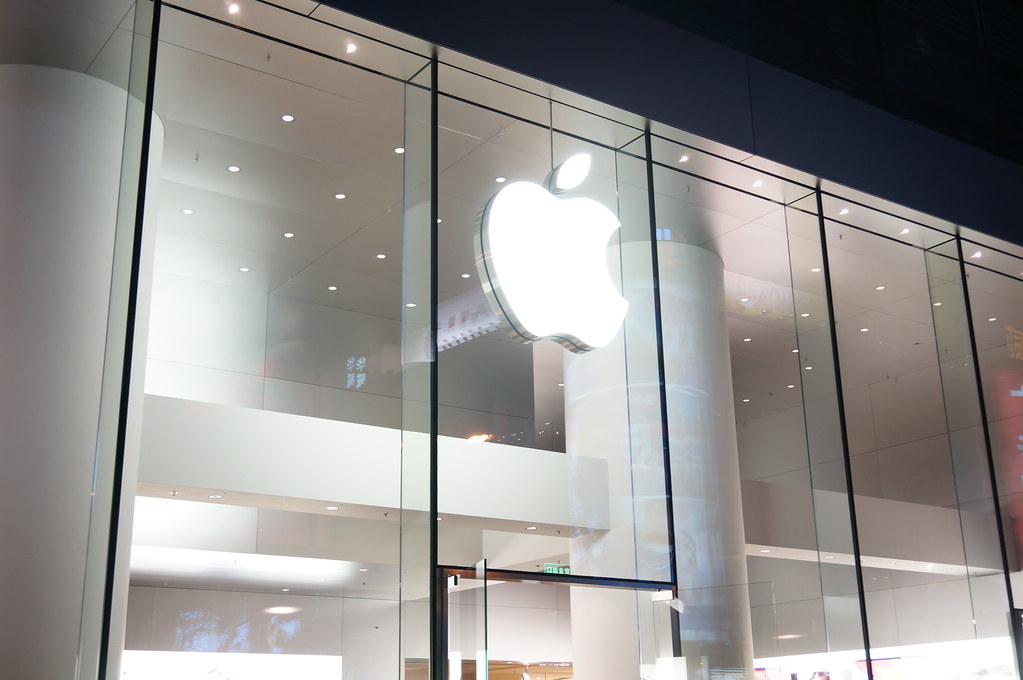 Apple to Follow Texas Age Check Law, Raises Privacy Concerns