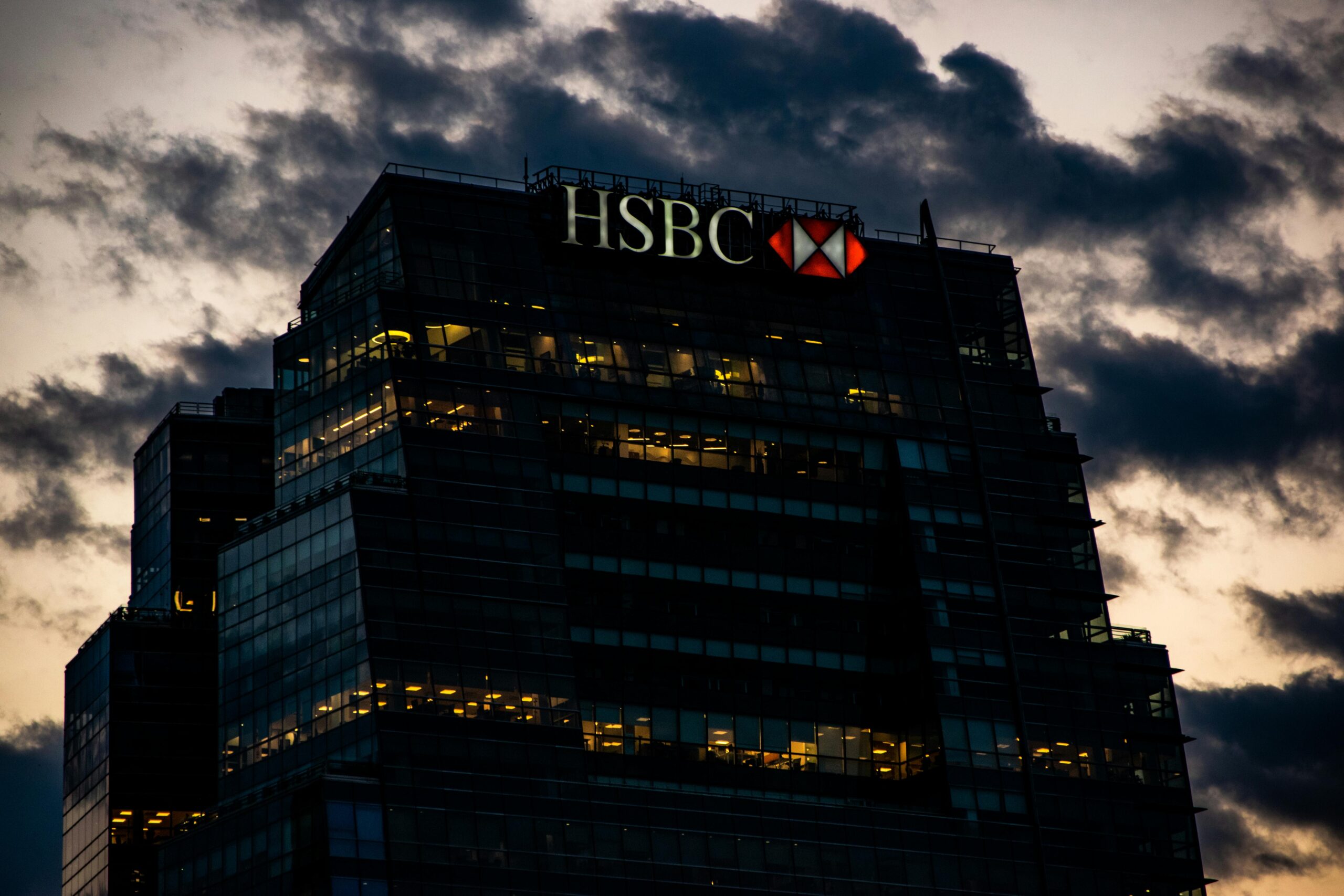 Hang Seng Bank Shares Surge 25% After HSBC’s $37B Privatization Offer
