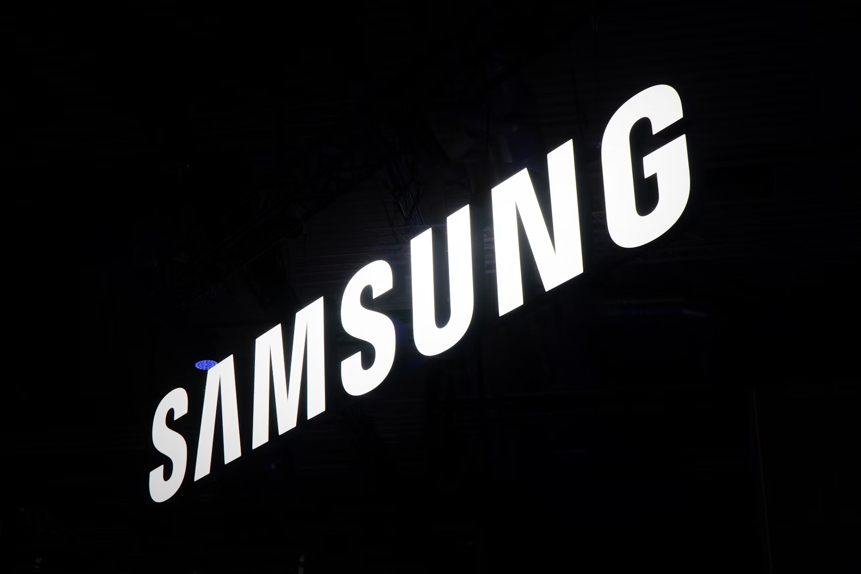 Samsung Could Reveal Tri-Fold Smartphone at APEC Summit