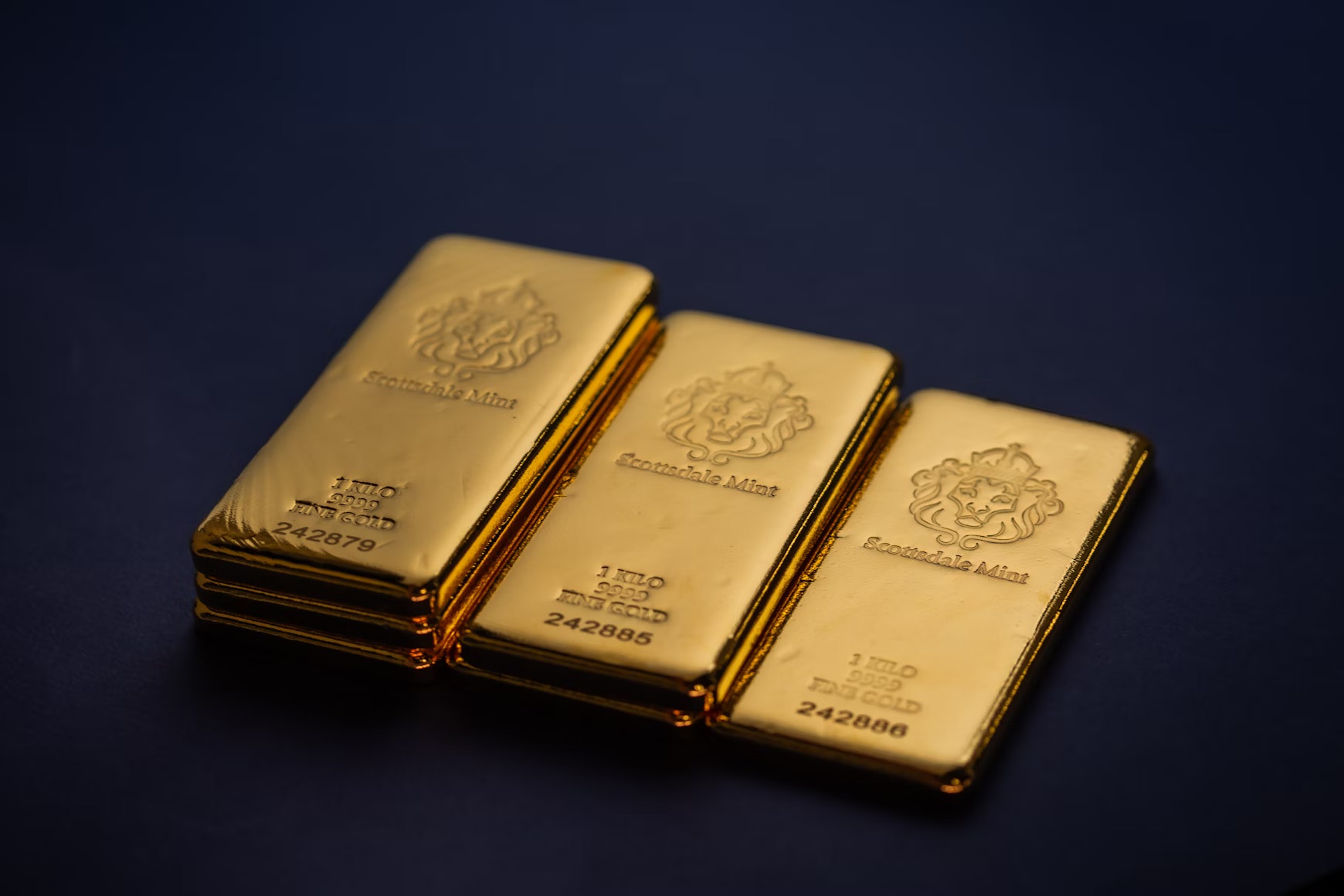 Gold Hits Record $4,000 an Ounce for the First Time