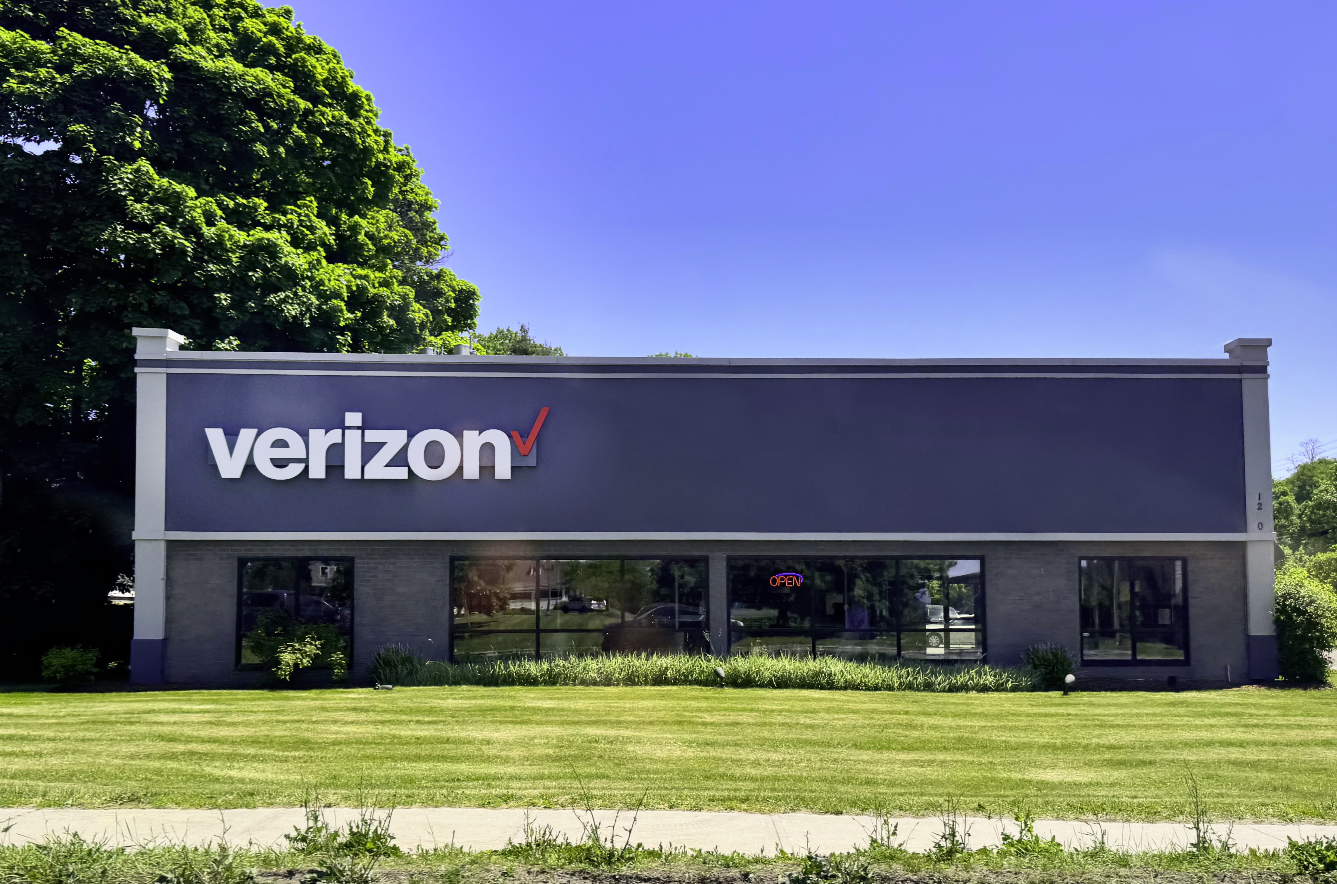 Verizon Plans 15,000 Job Cuts in Its Largest Workforce Reduction to Date