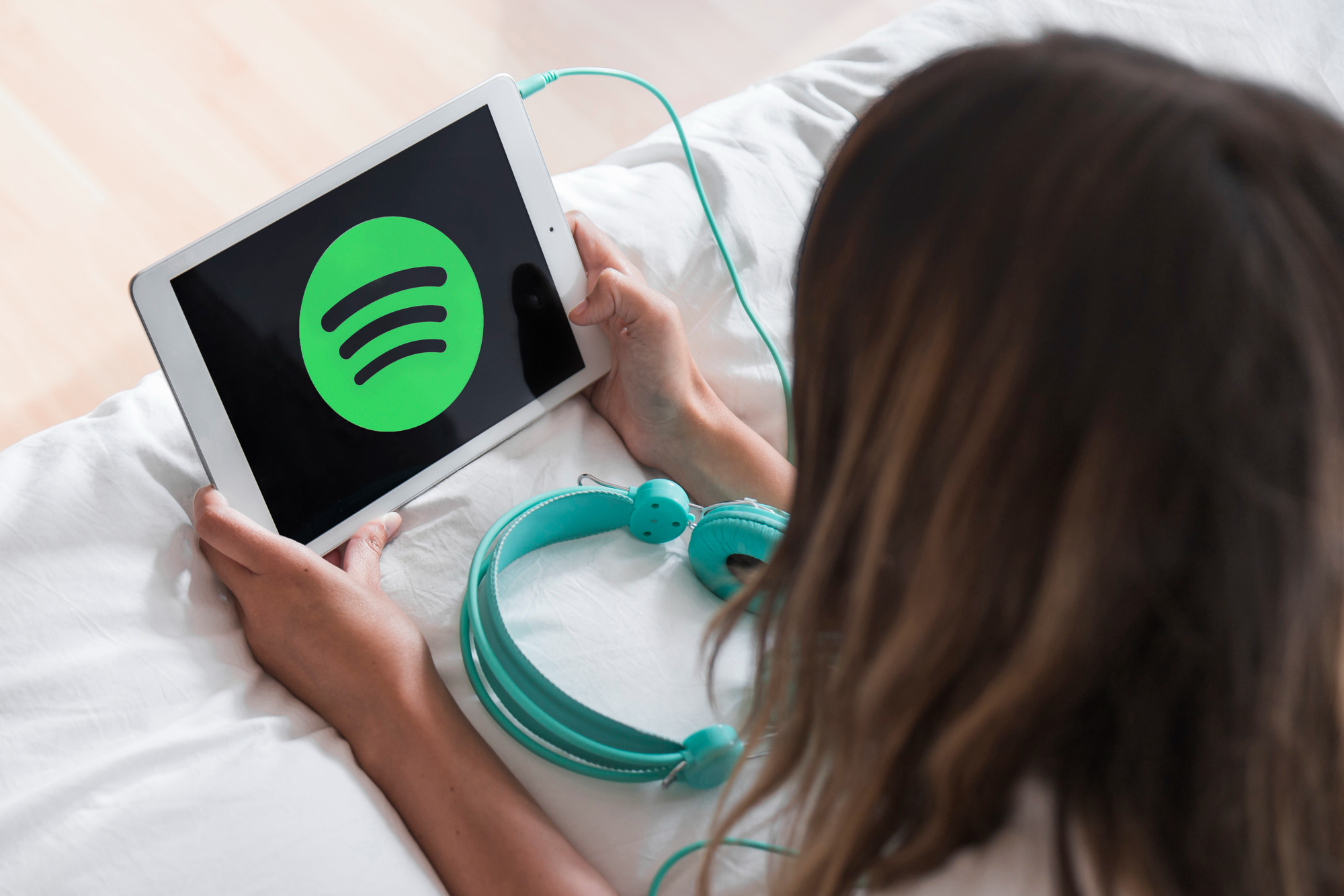 Spotify’s new features let listeners explore the people and stories behind their favorite music
