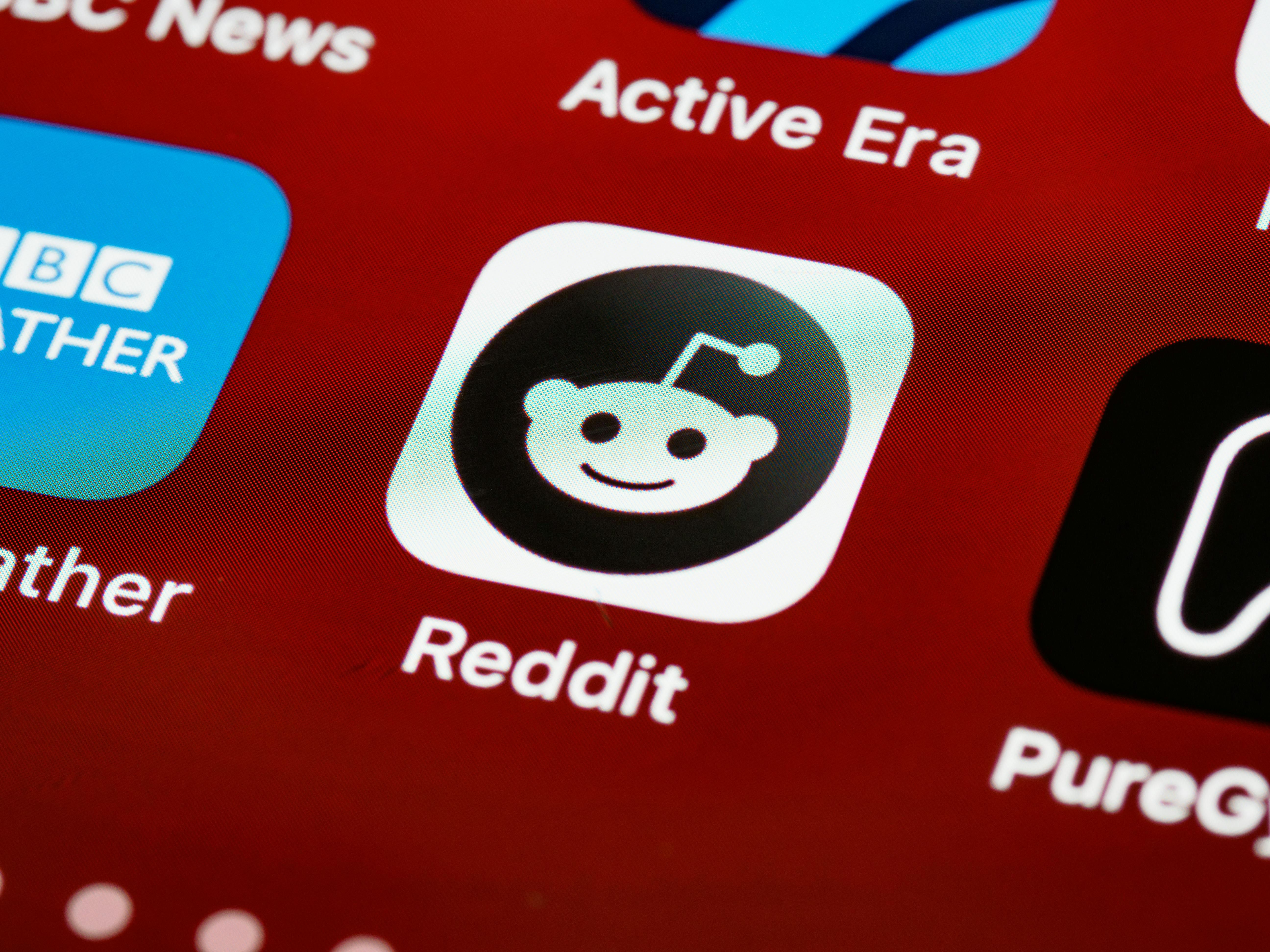 Reddit Begins Testing Verification Badges for Notable Users