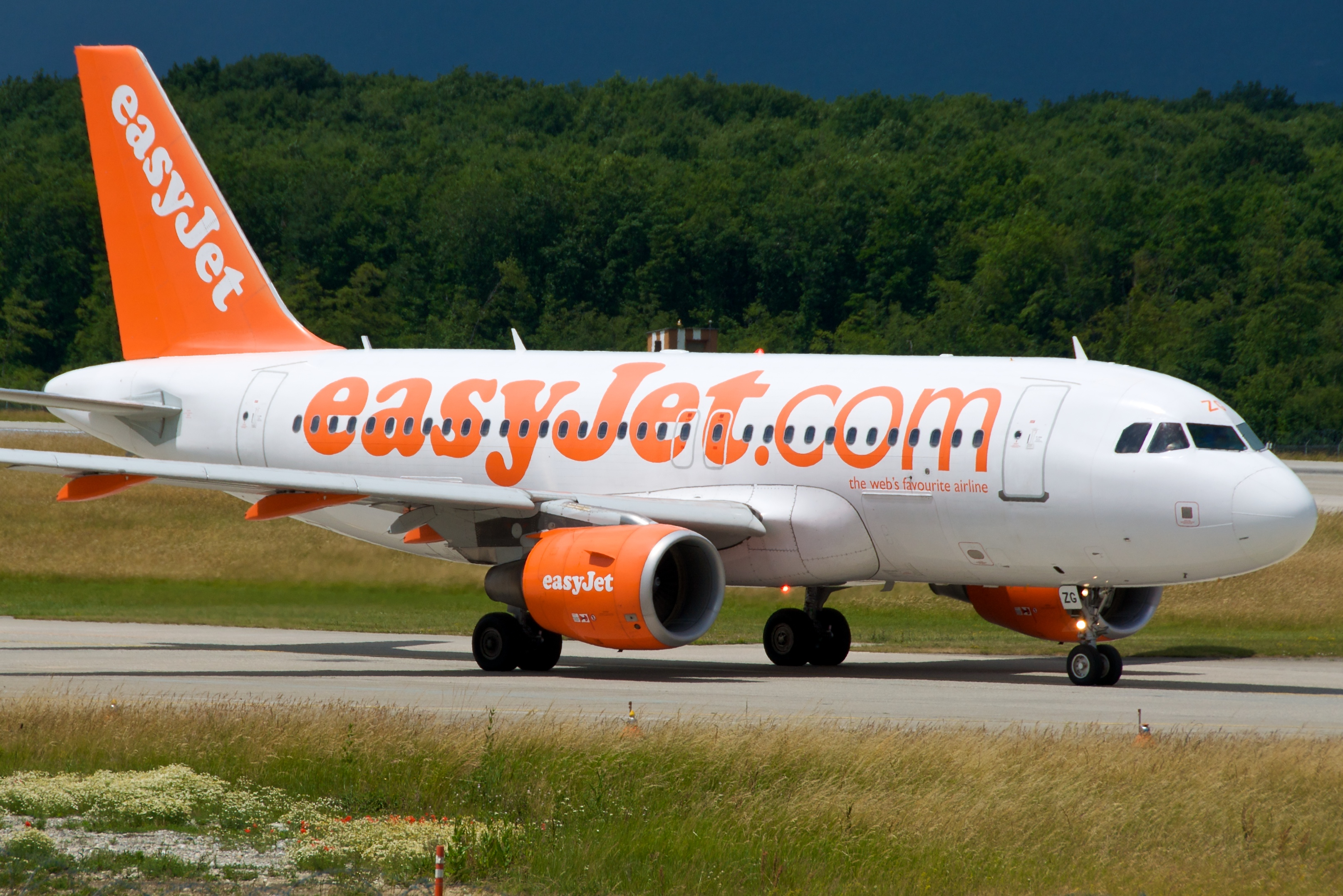EasyJet Told To Drop £5.99 Carry On Bag Claim After ASA Ruling