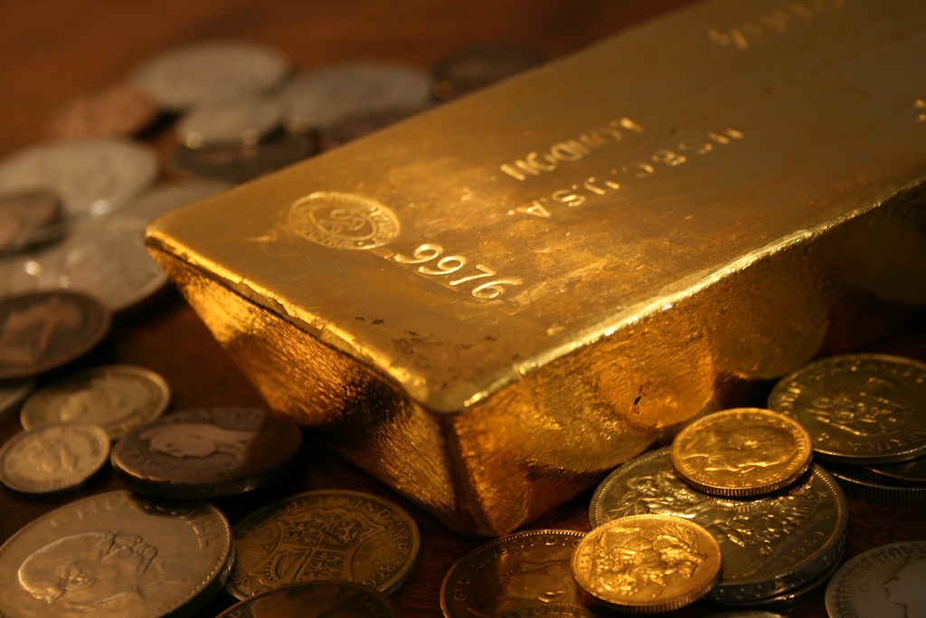 Gold Prices Hit Record Highs Amid Political Uncertainty, Then Fall Back