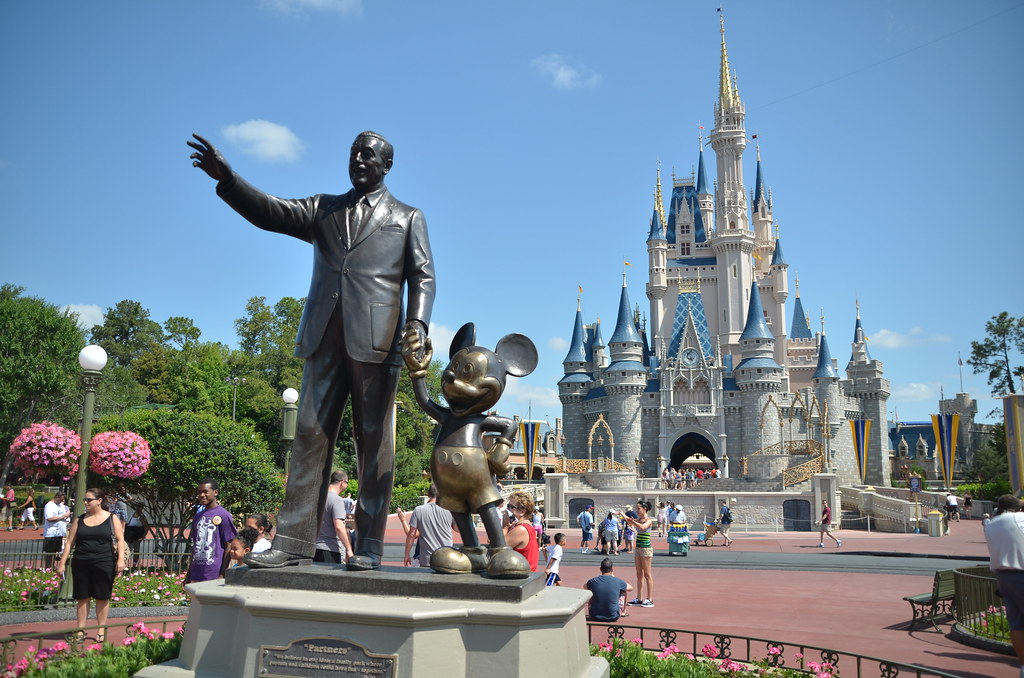 Disney Warns US Theme Parks Face Pressure From Falling International Tourism