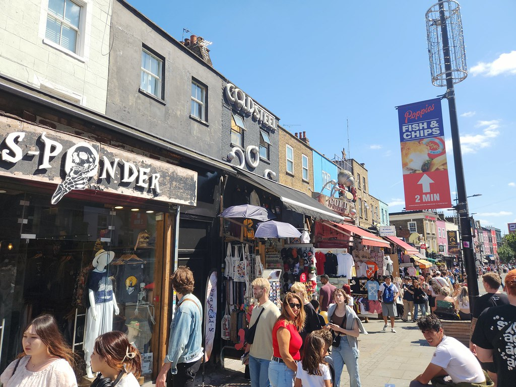 UK Economy Stalls In January As Restaurant Spending Declines