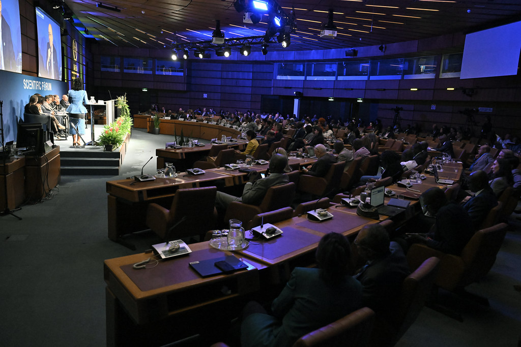 Study Finds Scientists Rarely Land Jokes During Conference Presentations