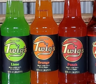 Wisconsin Soda Maker Keeps Returnable Glass Bottle Tradition Alive Amid Plastic Dominance