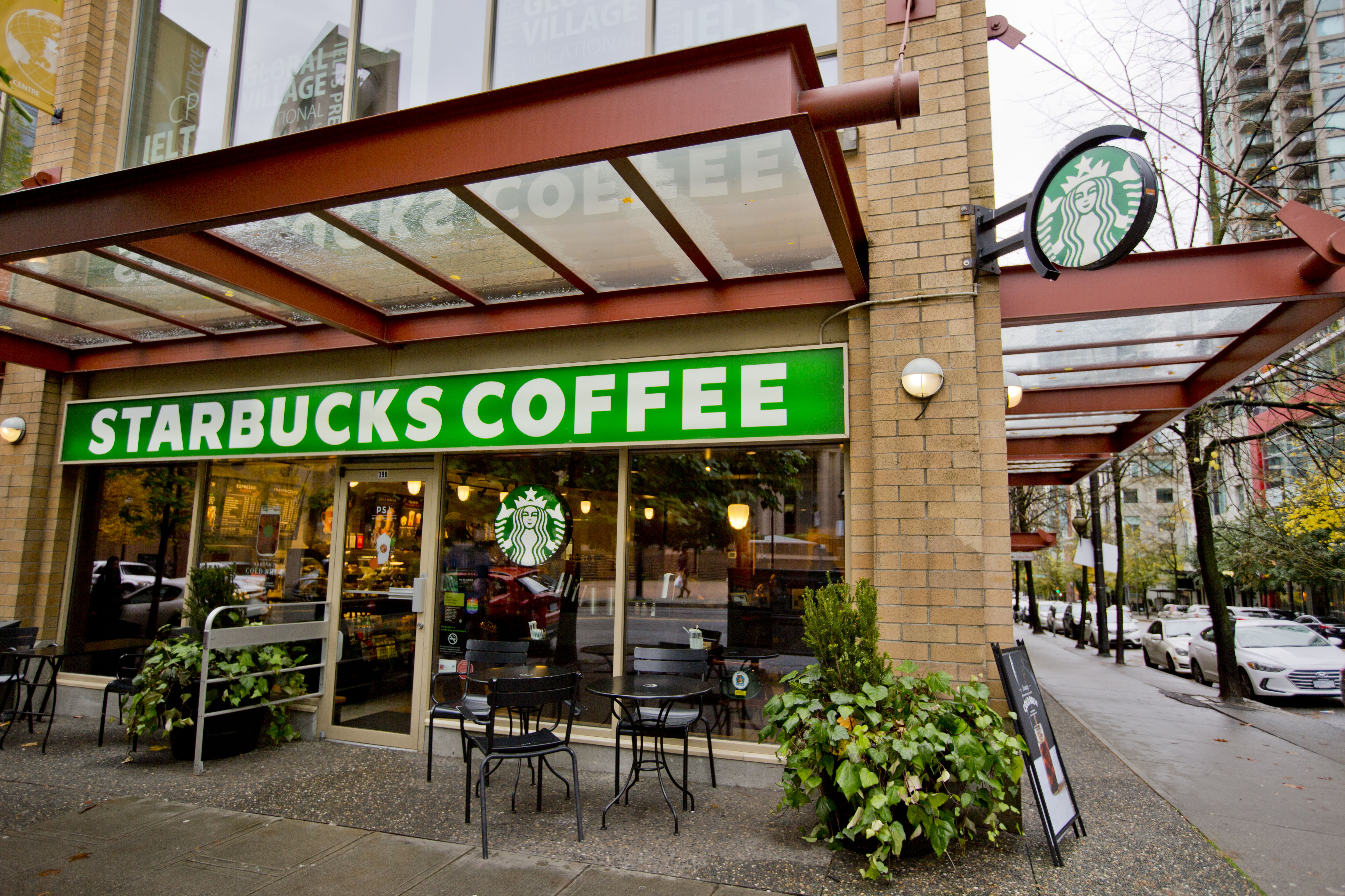 Starbucks Introduces Barista Bonuses And Weekly Pay To Support Sales Growth