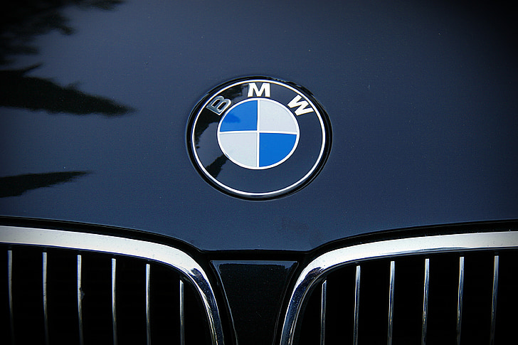 BMW Deploys Humanoid Aeon Robots In European Car Production