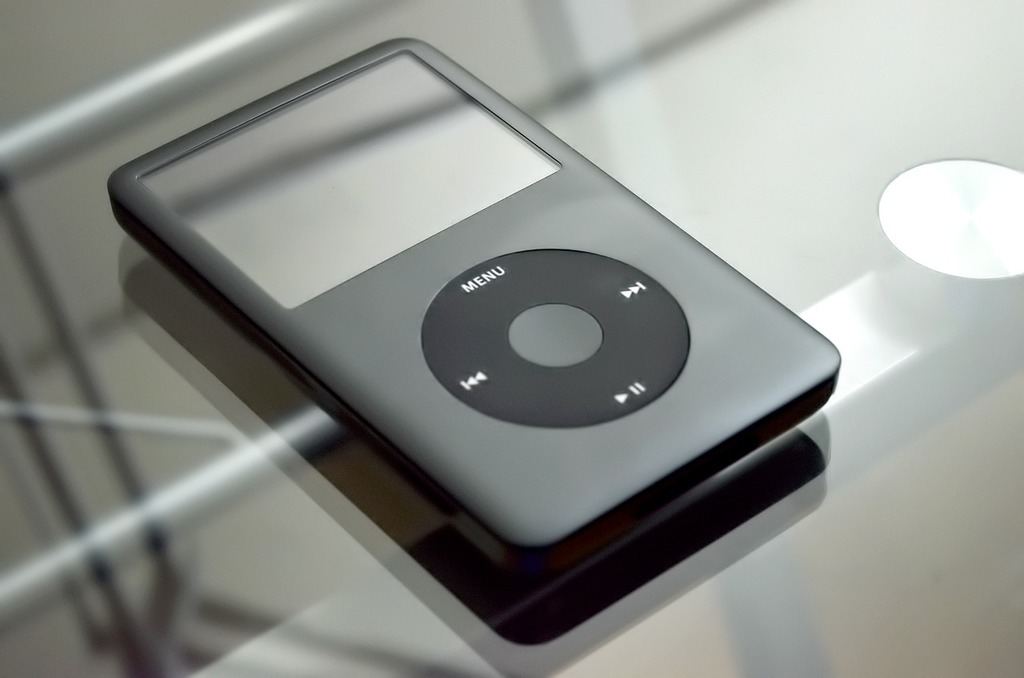 Refurbished iPods and Screenless Devices Gain Attention as Consumers Reduce Digital Distractions