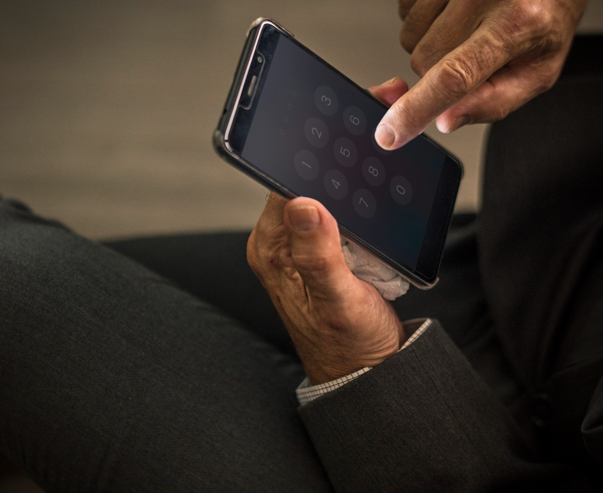 US Prosecutes Man Over Phone-Wiping Passcode Used During Border Search