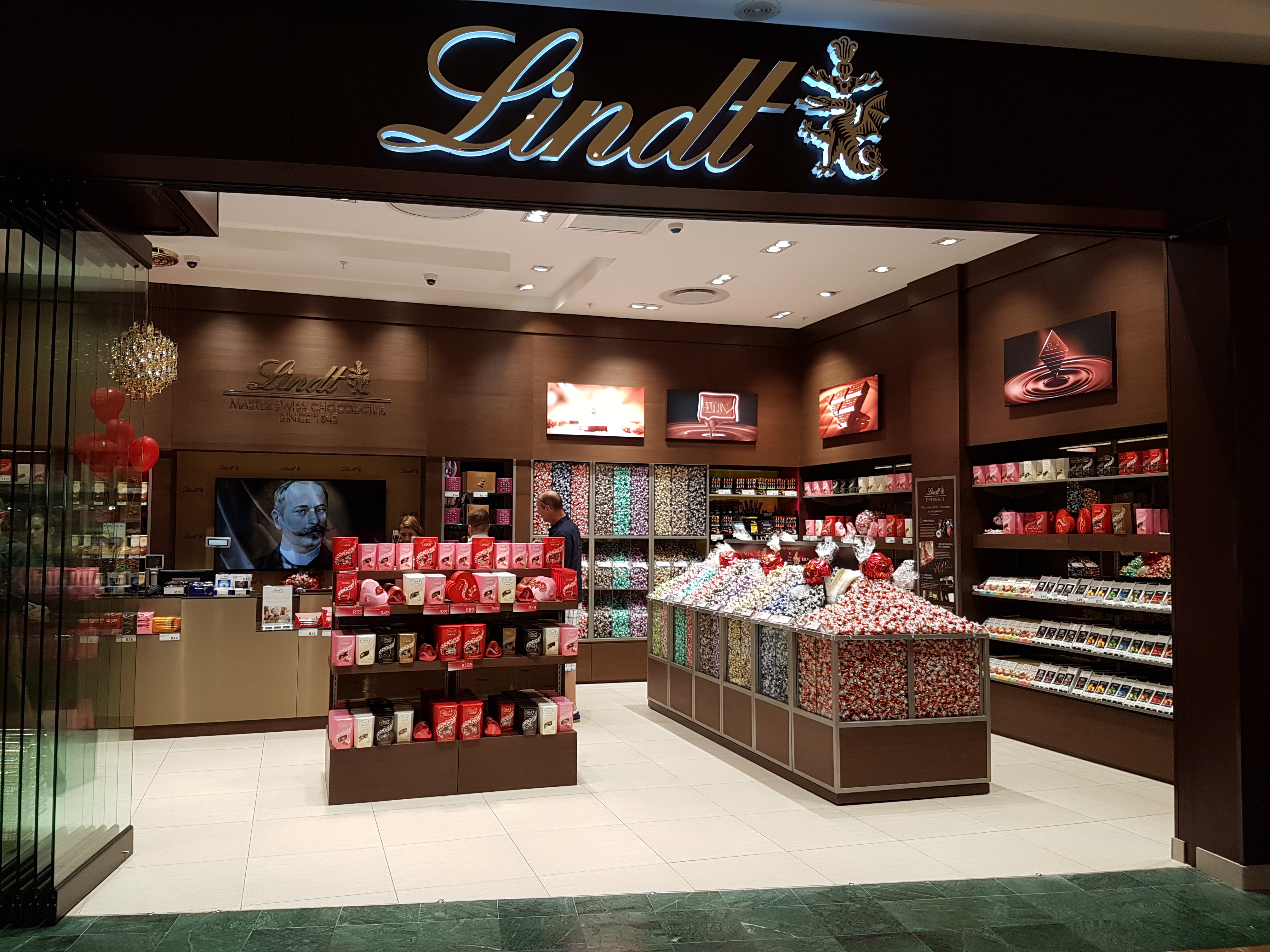 Lindt Considers Selective Price Cuts After Chocolate Sales Volumes Fall