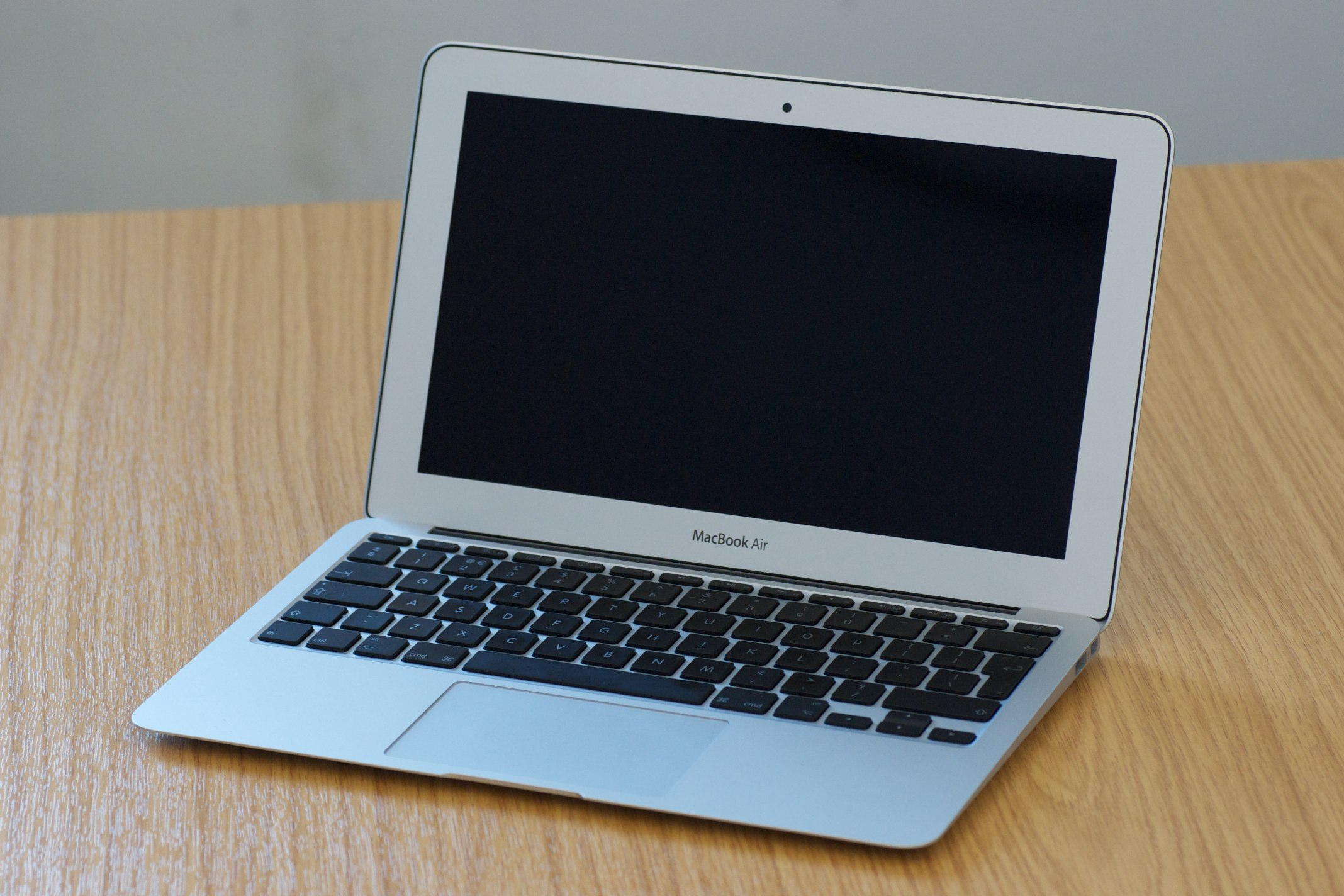 Memory Chip Shortage Delays MacBook Air Deliveries as Apple Seeks New Suppliers