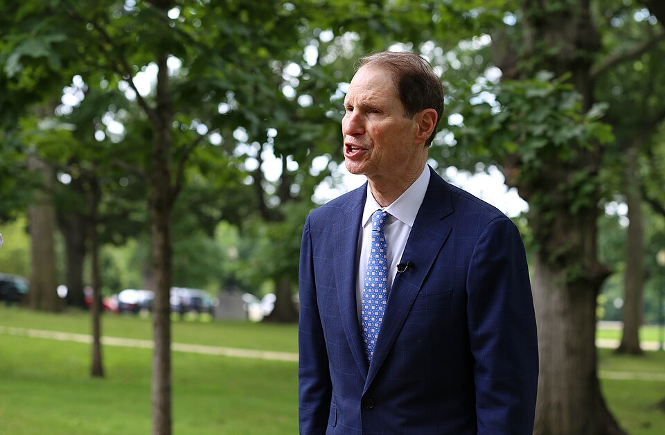 Senator Ron Wyden Seeks GAO Review of Federal Hacking and Spyware Use