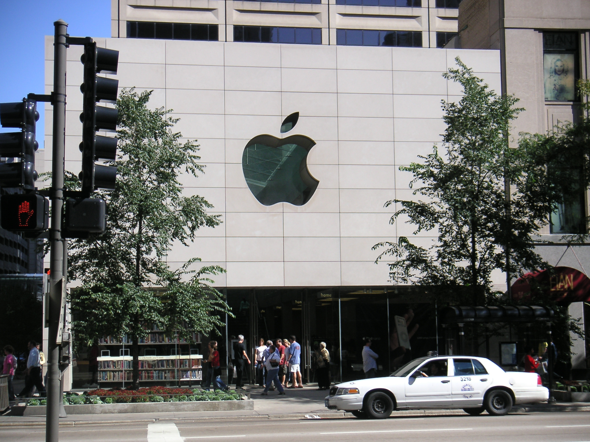 Apple Seeks Injunction to Restrict OpenAI’s AI Hardware Development