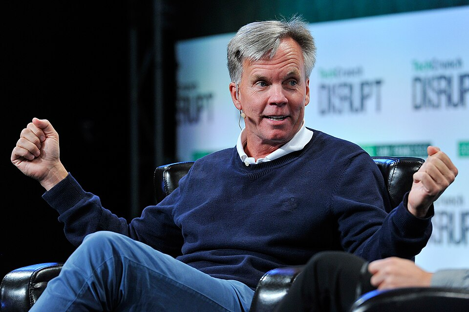 Apple Retail Pioneer Ron Johnson Says AI Won’t Replace the In-Store Shopping Experience