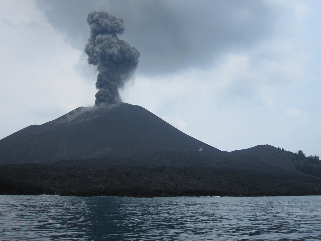 Anak Krakatau Eruption Disrupts More Than 2,300 Flights Across Indonesia